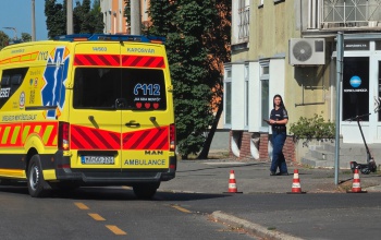 Részeg rolleres találkozott egy táblával az Arany János utcában