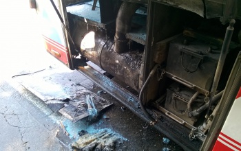 Kigyulladt egy gyermekeket szállító busz