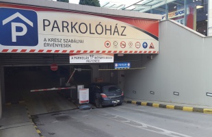 Már csak fél órányi parkolás ingyenes a Corso mélygarázsában