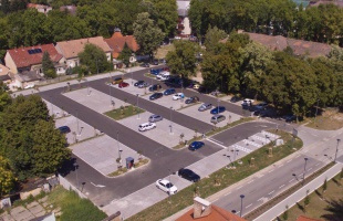Így használja a 200 férőhelyes kórházi parkolót! – videó