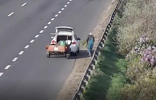 Ez zseni: rímbe szedte a Magyar Közút, hogy egy bácsi leállt az M1-esen orgonát szedni - VIDEÓ