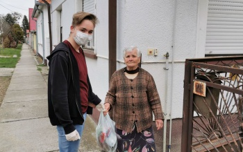 Fiatalok segítenek Böhönyén az időseknek, sokan önkéntesnek álltak