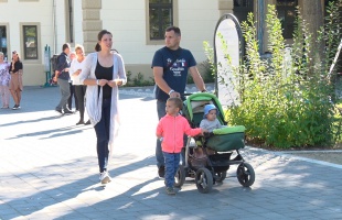 Játék, mozgás, előadások, szűrések - családi napot tartott a kórház a Vaszary parkban