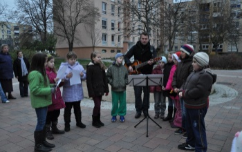 Adventi gyertyagyújtás a Szivárvány Játszótéren