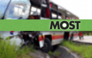 Kigyulladt egy busz a kaposvári elkerülőn
