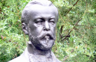 Szoborcsere a Fodor József téren