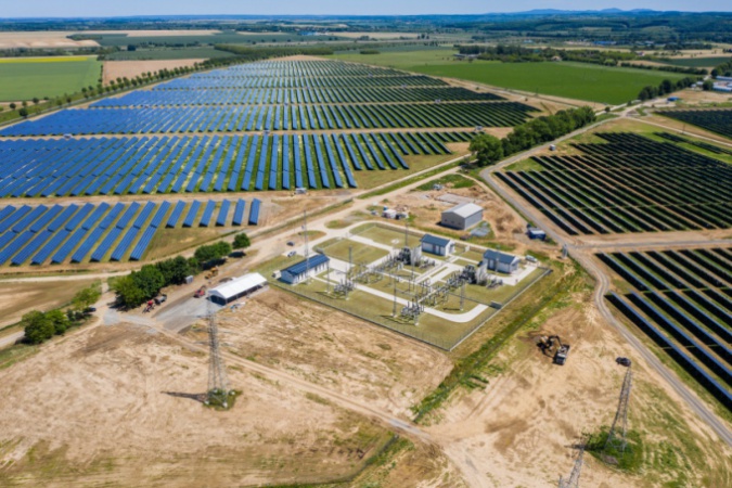 Öt éve tették le a naperőmű alapkövét