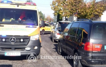 Két személyautó ütközött Kőröshegyen