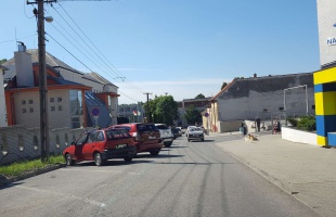 Fussuk át még egyszer: így közlekedjen a Laktanya utcában szabályosan!