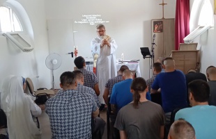 Lelki feltöltődés a rácsok mögött