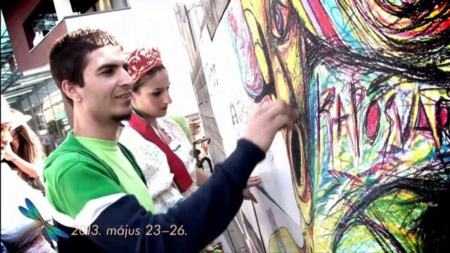 Ágyúszó, gyep-show, utcafestészet, élő szobrok, kiállítások