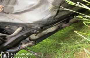 Telephelyen leállított autókról lopták le az alkatrészeket