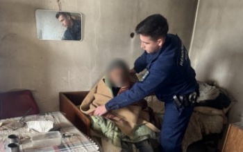 Rendőrök mentettek meg egy kihűlés szélén álló idős férfit Batéban