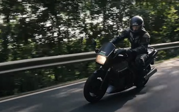 Motorosok segítik az új KRESZ-szabályok finomhangolását