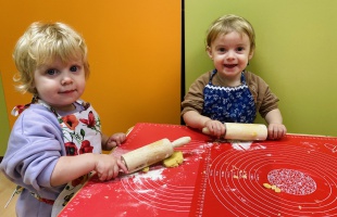 Almás pite napot tartottak a Százszorszép Bölcsődében