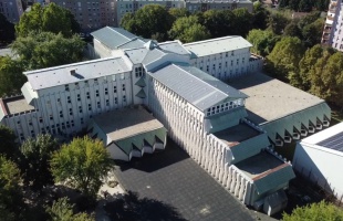 Egy hétig digitális oktatásra állnak át a Gyakorló gimnazista diákjai