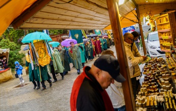 Eső ide, eső oda, a mézlovagrendek idén is felvonultak