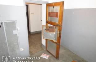 Rendőrségi előállító helyiséget rongált  meg az ittas férfi