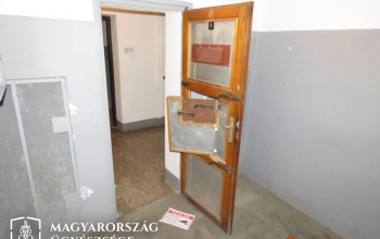 Rendőrségi előállító helyiséget rongált  meg az ittas férfi