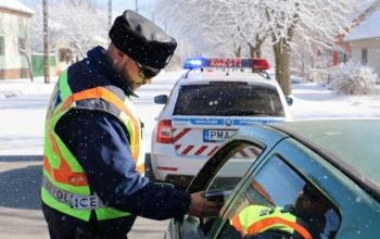 Piásan, jogsi nélkül, a vezetéstől eltiltva vezetett a szabási férfi