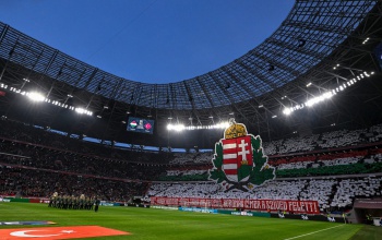 Szigorúan büntetett az UEFA: szektorlezárás és 30 millió forintos bírság a magyar–török meccs rendbontásai miatt
