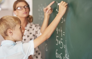 A ciklus végére átlagosan 880 ezer forintot kereshetnek a tanárok