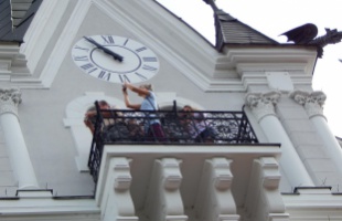 Így állítják át a Városháza óráját