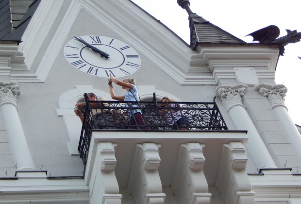 Így állítják át a Városháza óráját