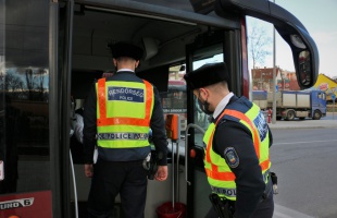 Rendszeresen ellenőrzik a kaposvári rendőrök a buszállomást és a buszjáratokat