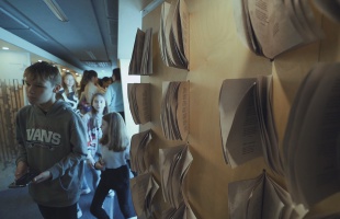 Lenyűgözte a gyerekeket a Petőfi busz