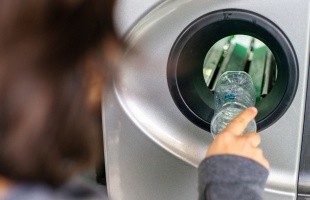 Januártól jönnek a kötelező visszaváltási díjas termékek