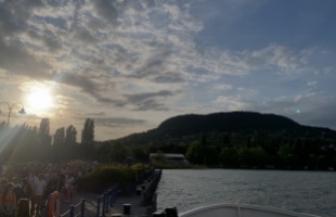 Rekordot döntött a hazai turizmus augusztusban – a Balaton vitte a prímet