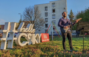 Erkélyből páholy: házhoz ment a Csiky