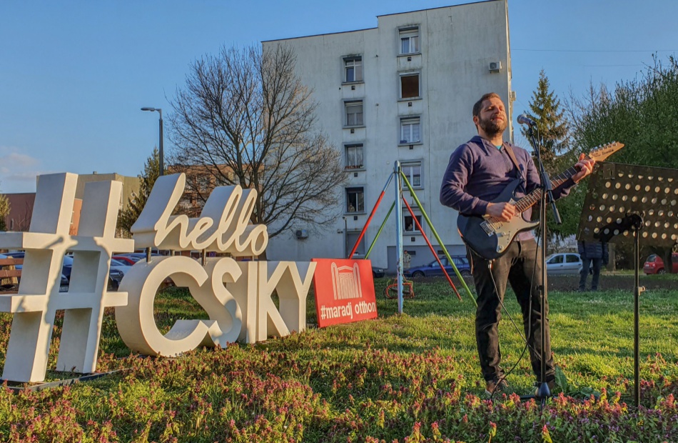 Erkélyből páholy: házhoz ment a Csiky