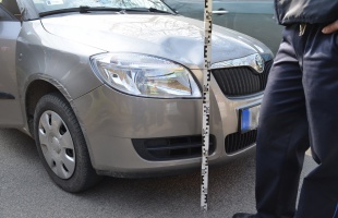 Gyalogost gázolt az idős sofőr, majd elhajtott