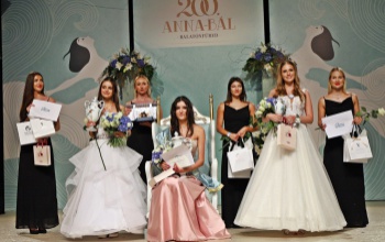 Elsőbálozó lányok lettek a 200. balatonfüredi Anna-bál szépei