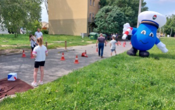 Kék lámpákkal az utakon