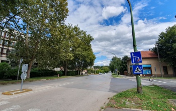 Változik a forgalmi rend a Hársfa utca és a Fő utca kereszteződésében