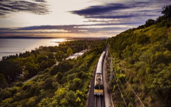 Kora ősszel is várja a vonattal utazókat a Balaton