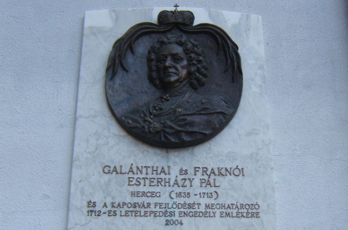 Húszéves az Esterházy-emléktábla