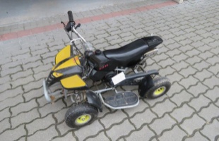 Gyermek quadot akart lopni az éjszaka közepén, a rendőrök rajtakapták