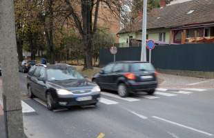 Új gyalogátkelőhely segíti a biztonságos közlekedést a Hársfa utcában