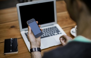 Jól megélt egy darabig a kamu telefonokból a szekszárdi férfi
