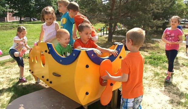 Holnemvolt: birtokba vették a kicsik a legújabb játszóteret