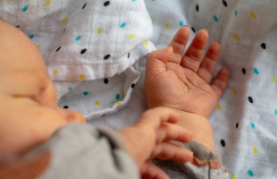 Szülésre felkészítő tanfolyamot indít a Kaposi Mór Oktató Kórház