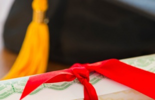 258 ezer forintot várnak a diplomás munkavállalók