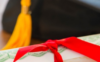 258 ezer forintot várnak a diplomás munkavállalók
