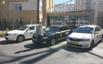 Ingyen szállítja a kórházi dolgozókat a Kapos Taxi