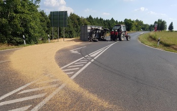 Gabona borult a főútra Böhönyén