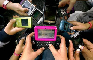 Indulhat a negyedik mobilszolgáltató